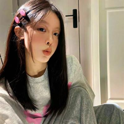 男孩超级白